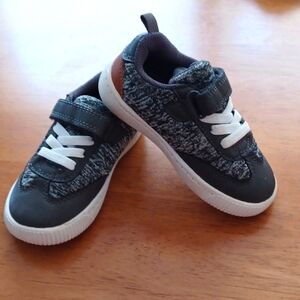 Carters Gustov Little Boys-7 Gray/White Fixed lace Velcro Close Sneakers EUC